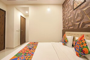 Habitación cuádruple familiar | Espacio para trabajar con laptop, insonorización y wifi gratis