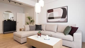 Luxury Apart Daire, 3 Yatak Odası, Mutfak, Şehir Manzaralı | Oturma alanı | Kablolu TV kanalları bulunan 120 inç televizyon