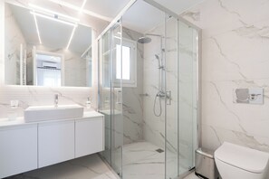 Apartamento superluxo, 3 quartos, cozinha, vista para a cidade | Banheiro