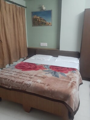 Free WiFi, bed sheets