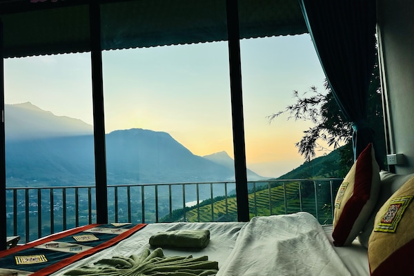 Deluxe Cabin | Blackout drapes