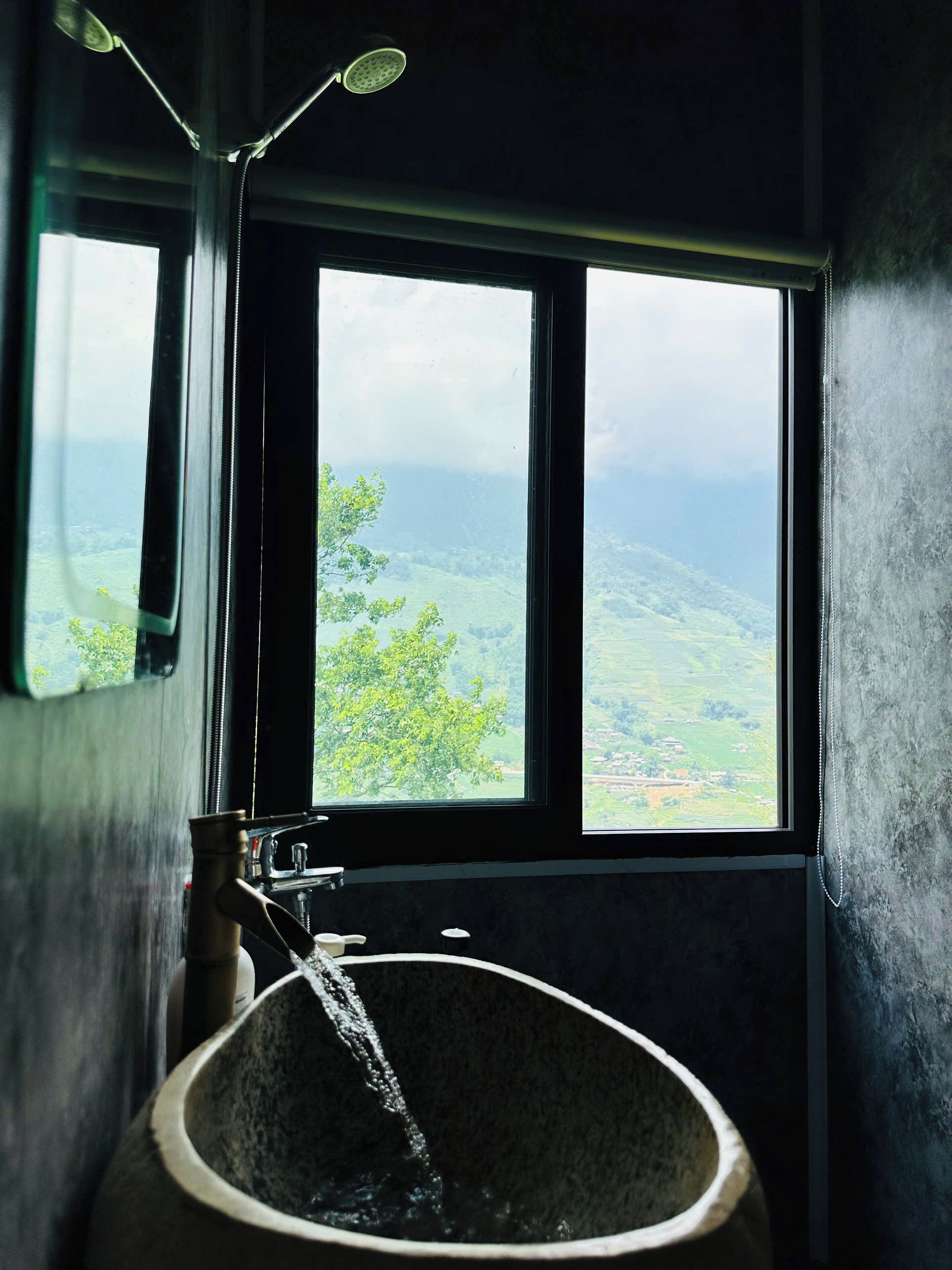 Đồ dùng nhà tắm miễn phí, máy sấy tóc, dép đi trong nhà 