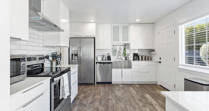 NEW! Mins to Palo Alto, Stanford, Meta w/Firepit, Pet-Friendly!