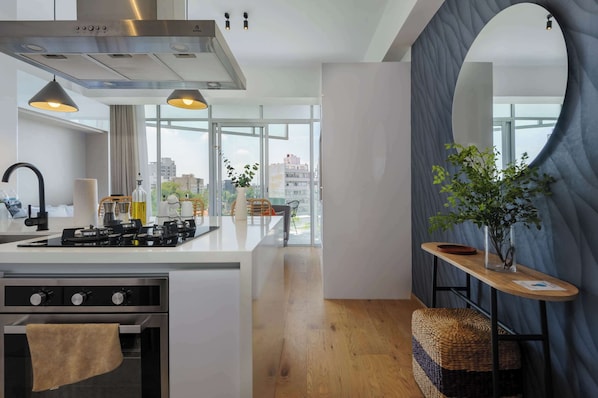 Micro-ondes, plaque de cuisson, cafetière/bouilloire