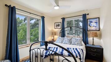 3 bedrooms, desk, iron/ironing board, travel cot