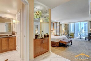 In-room safe, desk, iron/ironing board, free WiFi