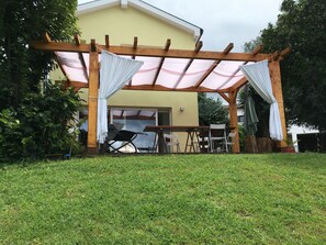 屋外ダイニングエリア