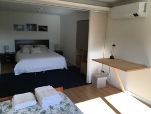 1 habitación, escritorio, tabla de planchar con plancha y wifi gratis 