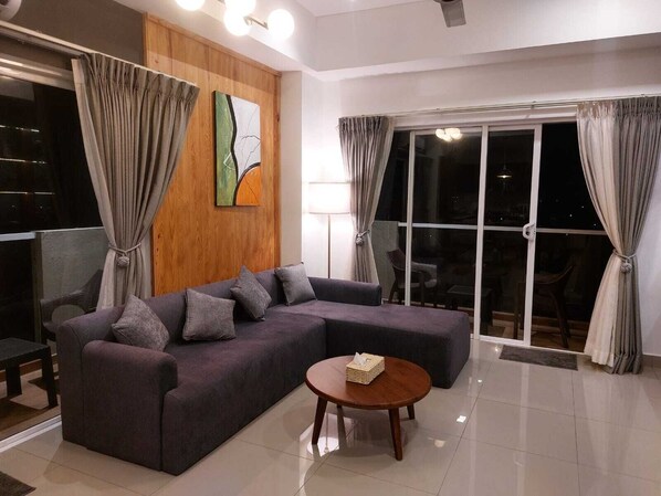 Smart TV - Ocean Retreat 1-bedroom apartment with AC, WiFi in brilliant Negombo (Negombo)
