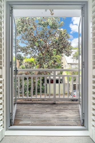The Newtowner - Stylish Home in the heart of Newtown!