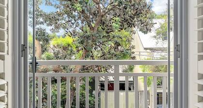 The Newtowner - Stylish Home in the heart of Newtown!