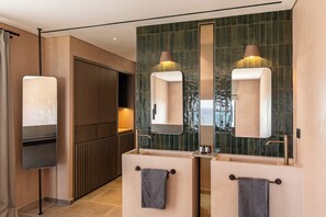 Superior Suite | Minibar, in-room safe, free WiFi, bed sheets - Tetra Retreat (Kefalonia)