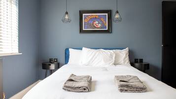 3 bedrooms, iron/ironing board, WiFi, bed sheets