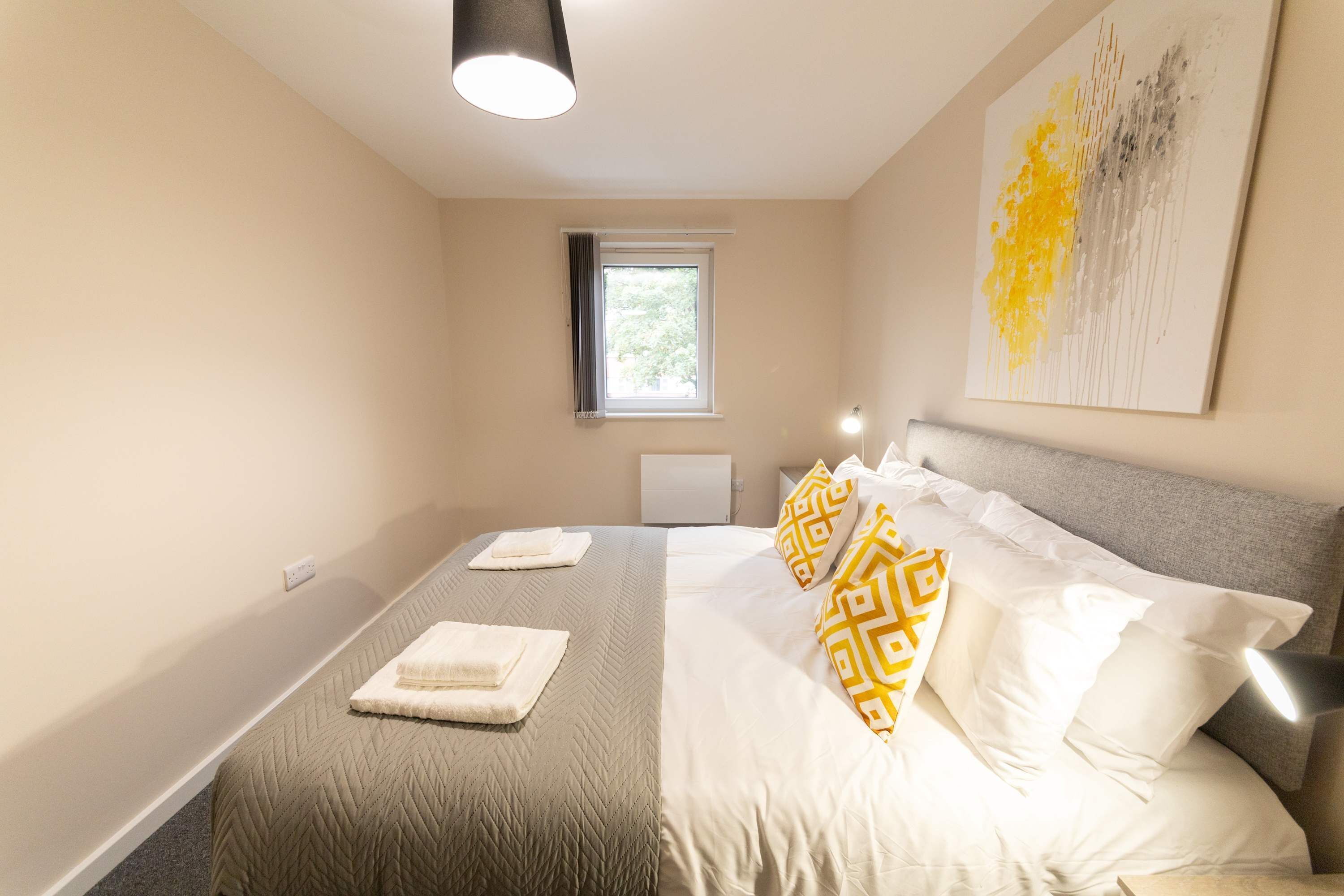2 bedrooms, desk, iron/ironing board, WiFi