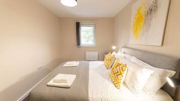 2 bedrooms, desk, iron/ironing board, WiFi