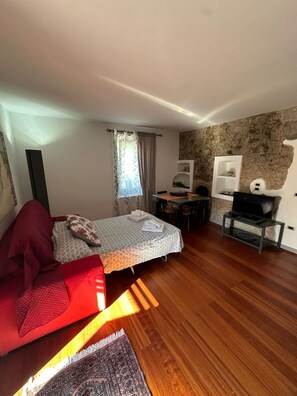 1 chambre, fer et planche à repasser, Wi-Fi, draps fournis