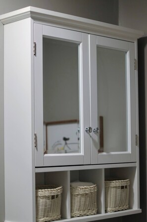 Interior - The Perch - NEW / Downtown! (Winchester)