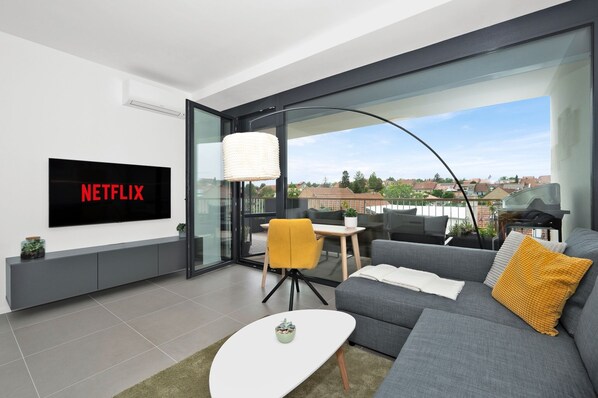 奢华公寓, 厨房, 城市景观 | 起居区 | 加热地板