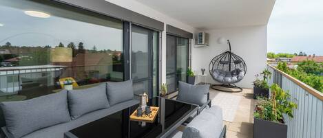 Luxury Apartment with 1 bedroom, AC & City view | Terrace/patio
