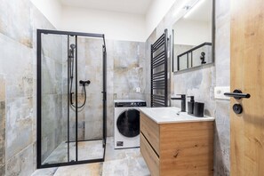 Cozy Apartment with 1 bedroom | Bathroom | Shower, free toiletries, hair dryer, slippers - Fully equipped apartments with Terraces, Free garage parking, Netflix & AC - by Apartmány Šlapanice cz (Slapanice)