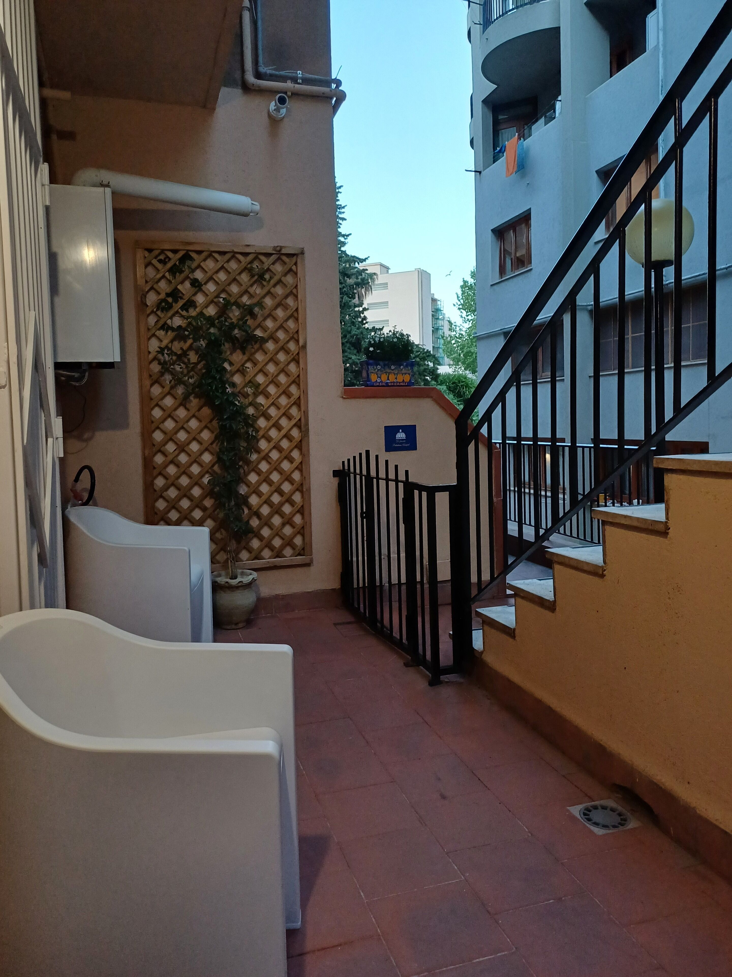 Photo - Difronte Palatina Chapel