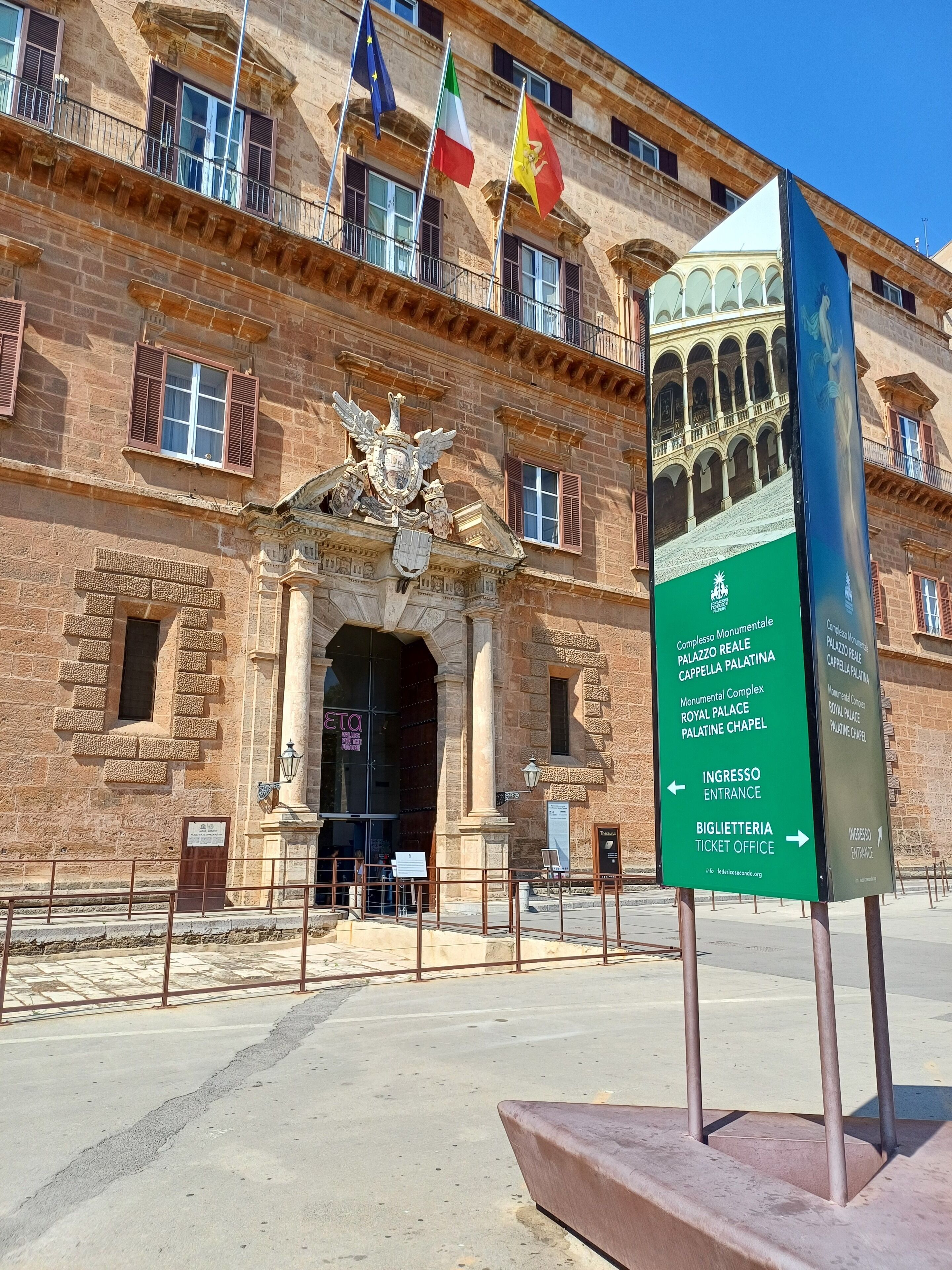 Photo - Difronte Palatina Chapel