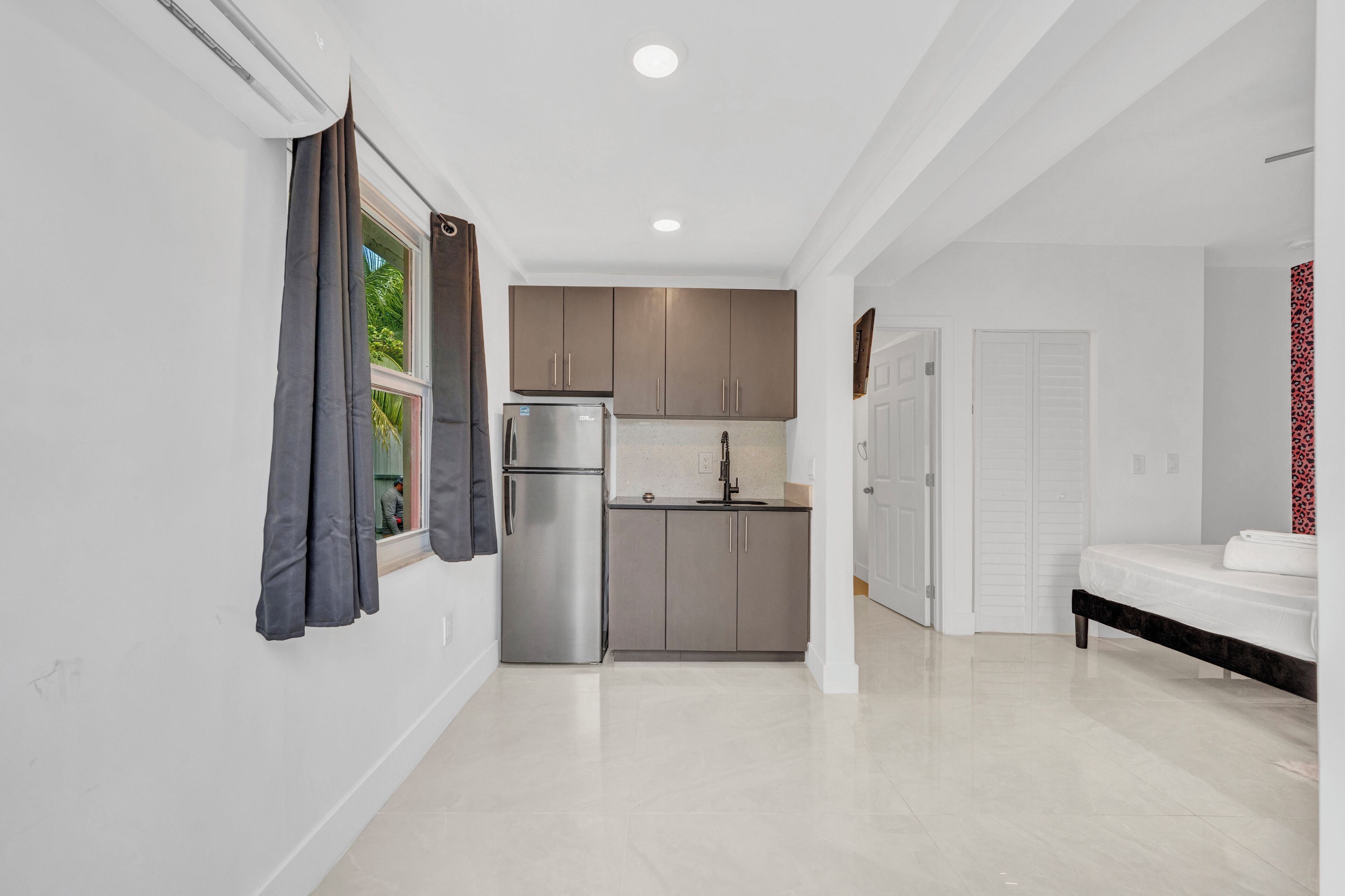 5 bedrooms, iron/ironing board, travel crib, free WiFi