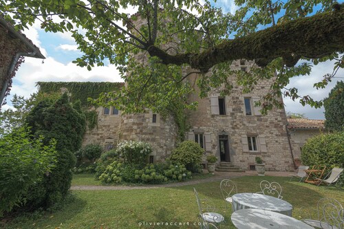 TARN, NEAR CORDES SUR CIEL, SMALL FAMILY CHATEAU WITH COTTAGE