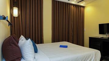 Premium bedding, free minibar items, in-room safe, laptop workspace