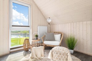 Fernseher, Kamin, DVD-Player