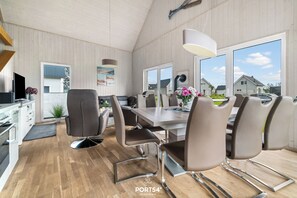 Dining - Sanfte Brise- Infrared Sauna, Fireplace, Shower Room, Bathtub, Terrace, Parking (Olpenitz)