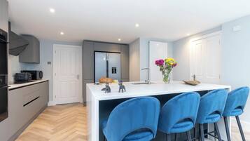 Rumah, patio | Dapur pribadi | Lemari es besar, microwave, oven, dan kompor