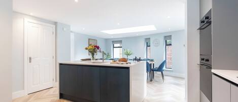 House, Patio | Private kitchen | Full-size fridge, microwave, oven, stovetop