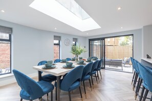Hus, terrasse | Spisestue