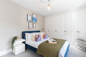 Ferienhaus, Terrasse | 5 Schlafzimmer, individuell dekoriert, individuell eingerichtet