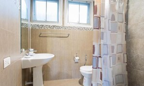 Shower, hair dryer, towels, soap - Aranava Resort Huahin (Hua Hin)