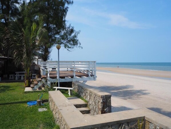 On the beach, white sand - Aranava Resort Huahin (Hua Hin)