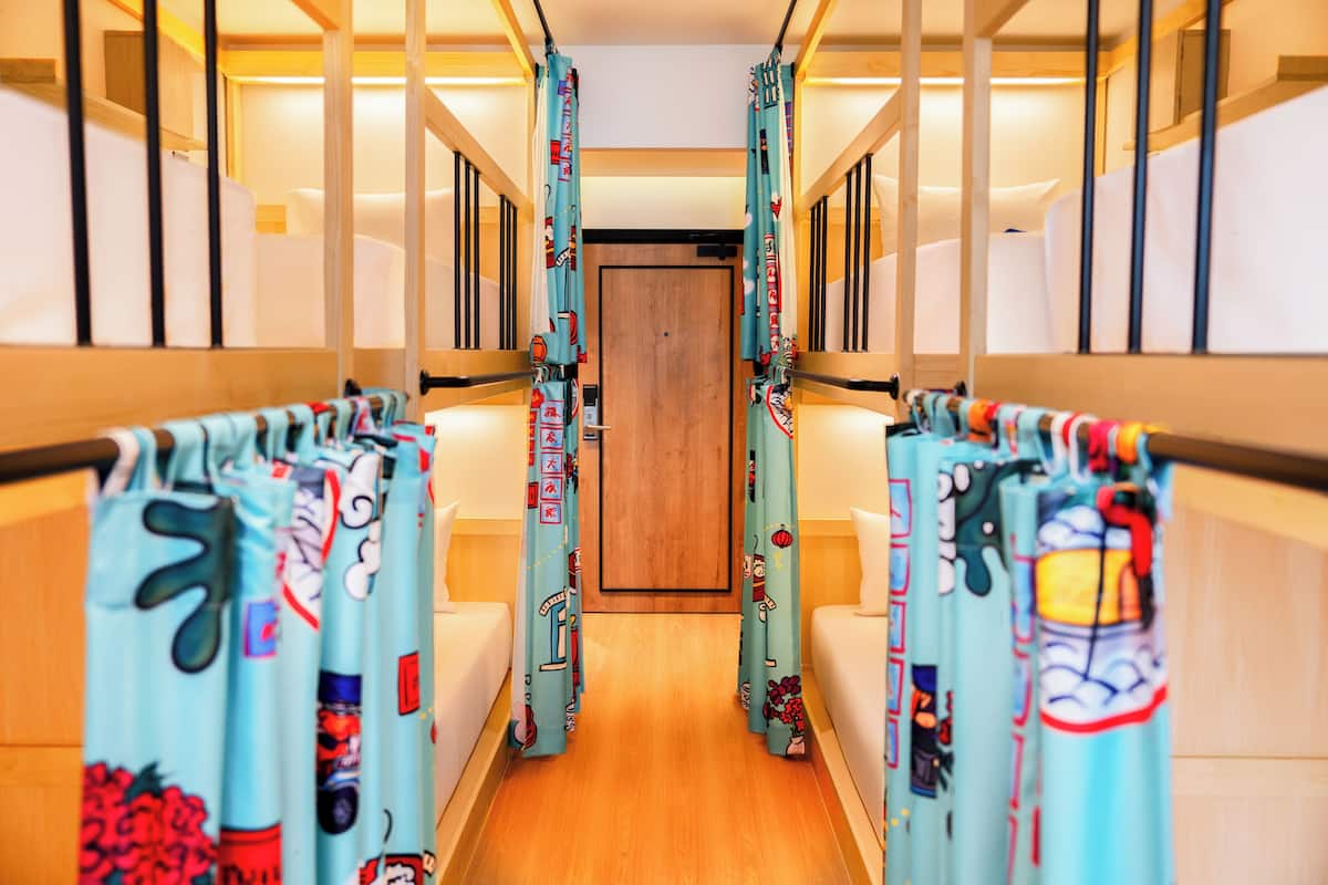 1 slaapkamer, een kluis op de kamer, verduisterende gordijnen