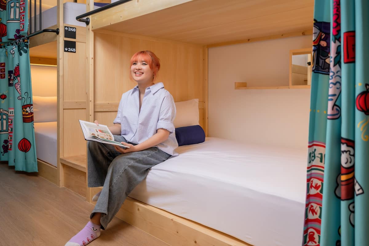 Cofres nos quartos, cortinas blackout, Wi-Fi de cortesia, roupa de cama