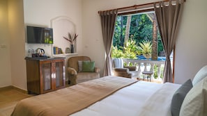 Deluxe Queen | Desk, free WiFi