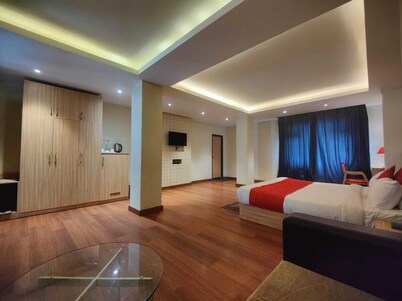 The Mansarovar Hotel & Banquet