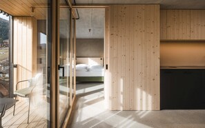 Deluxe Apartment | Living area | TV - Auramonte (Curon Venosta)