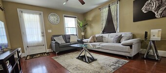 This duplex is a 3 bedroom(s), 2 bathrooms, located in Towson, MD.