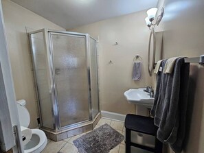 Hårtørrer, håndklæder