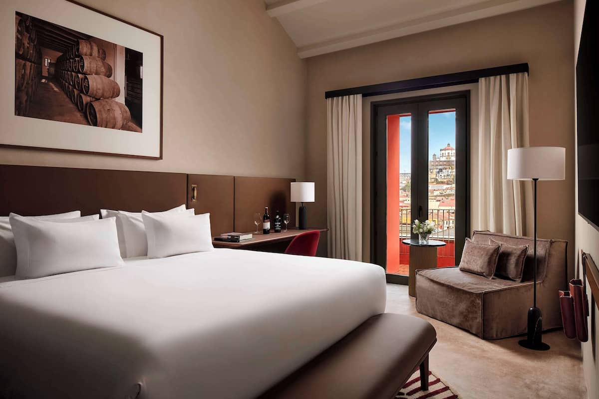 Minibar, coffres-forts dans les chambres, rideaux occultants