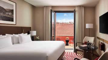 Superior Room, Terrace | Minibar, in-room safe, blackout curtains, soundproofing