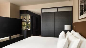 Minibar, coffres-forts dans les chambres, rideaux occultants