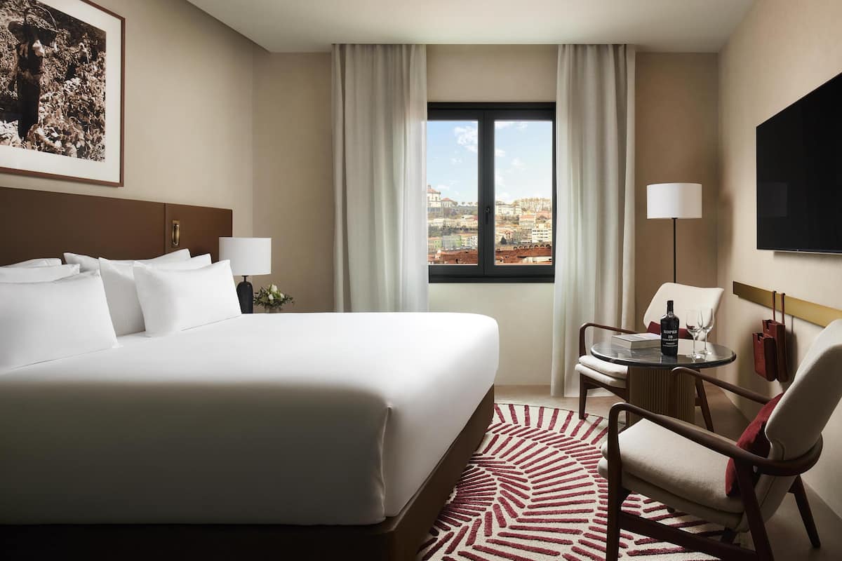 Minibar, coffres-forts dans les chambres, rideaux occultants