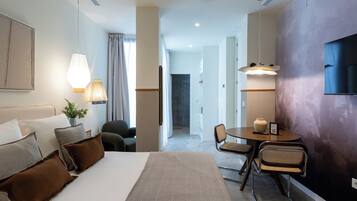 In-room safe, iron/ironing board, free WiFi, bed sheets