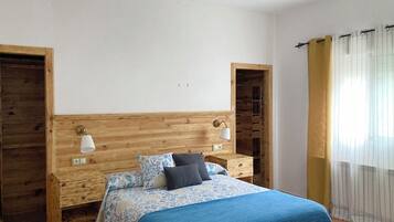 5 sovrum, skrivbord, resesäng och wi-fi